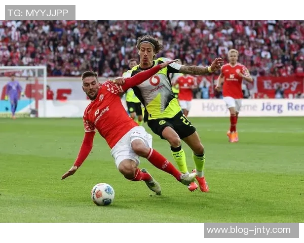 美因茨正式签约28岁奥格斯堡中锋菲利普蒂茨助力球队新赛季